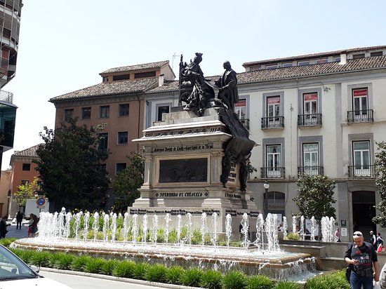 Monumento a Isabel la Católica y Cristóbal Colón